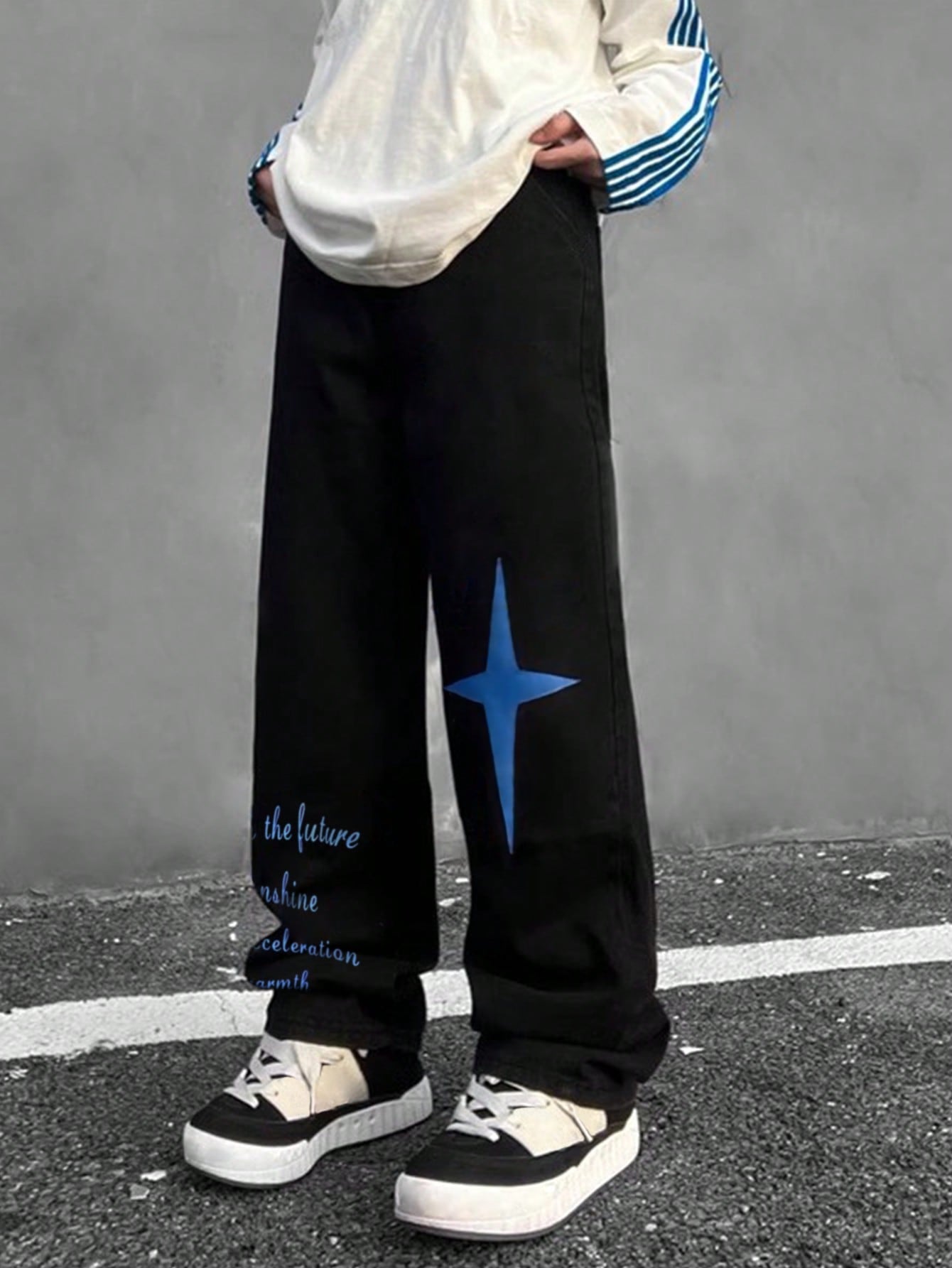 Manfinity EMRG Men's Star and Slogan Graphic Wide Leg Sweatpants