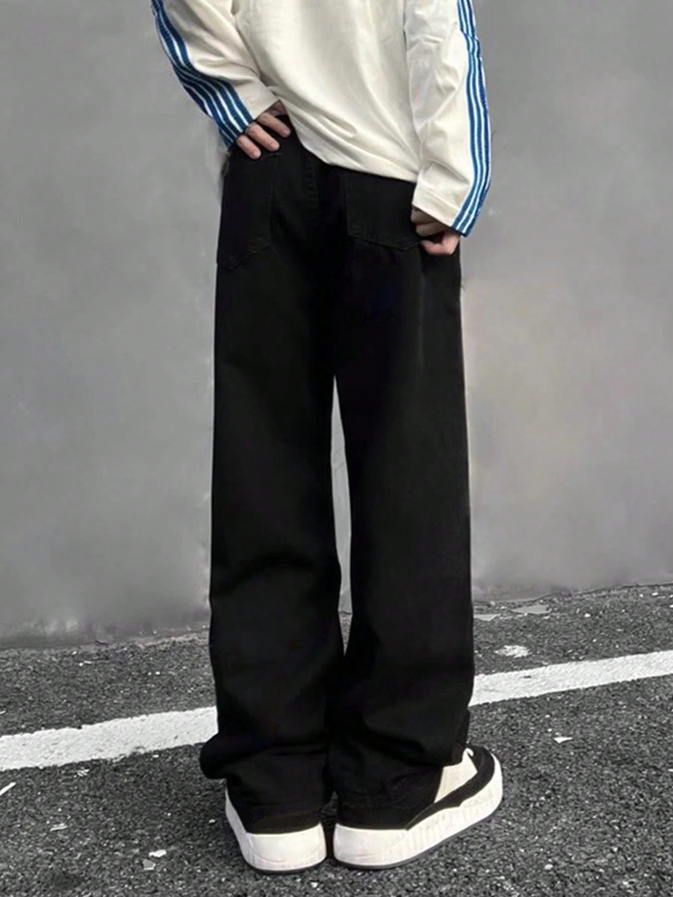 Manfinity EMRG Men's Star and Slogan Graphic Wide Leg Sweatpants